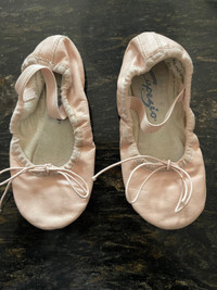 BALLET DANCE SLIPPERS - SHOES SIZE 10.5