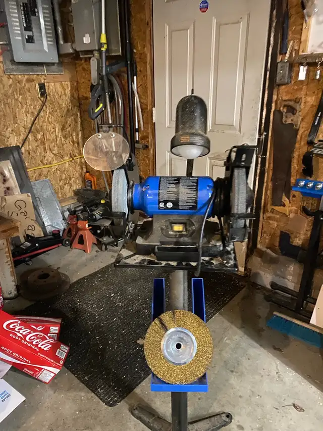 8” bench grinder in Power Tools in Norfolk County - Image 4