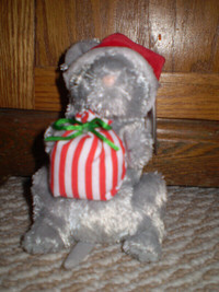 JINGLEMOUSE November 28, 2005 Christmas Retired Ty Beanie Baby