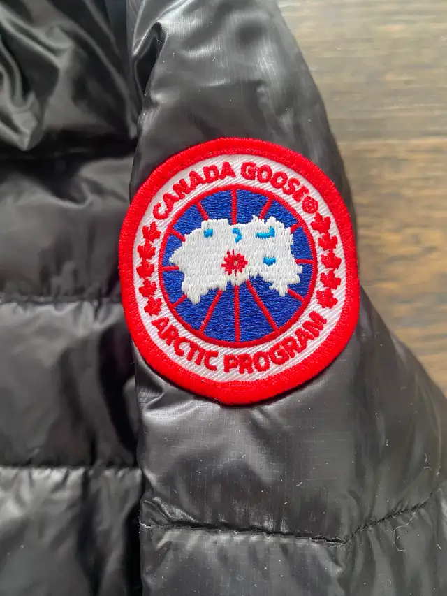 Canada Goose Coat in Women's - Tops & Outerwear in Kingston - Image 3
