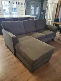 MADE IN CANADA GREY SECTIONAL COUCH/SOFA LIKE NEW