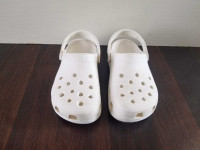 White crocs kid size 2