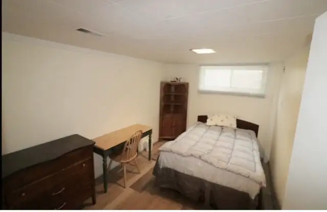 Large bright clean room ful furnished for Single male $890  uti