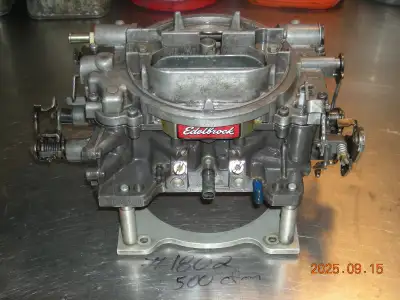 Carburateur edelbrock Thunder série #1802. Rebuilt, 500 cfm prêt à instaler. Le 4 bbl est ajustable....