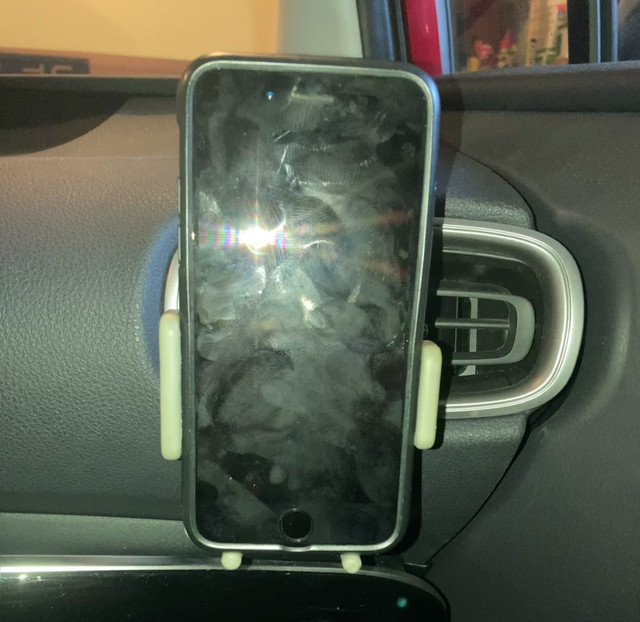 Car vent phone holder in Cell Phone Accessories in Gatineau - Image 3