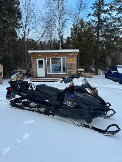Tundra xtreme 600 e-tec 2012. Le moteur, la chenille, le cluster et la boots de carburateur ont moin...