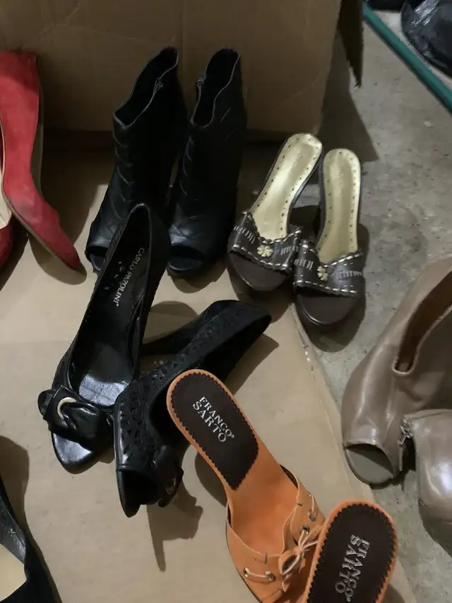 Woman’s designer  in Garage Sales in Mississauga / Peel Region - Image 8