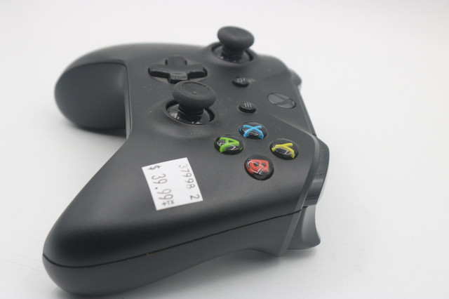 Xbox Core Wireless Gaming Controller – Carbon Black (#37998-2) dans XBOX One  à Ville d’Halifax - Image 4