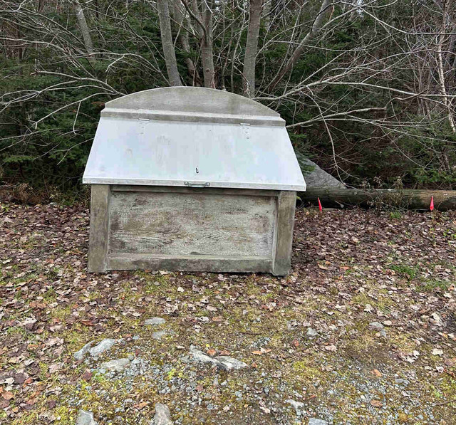 Concrete Garbage Box in Outdoor Tools & Storage in Cole Harbour