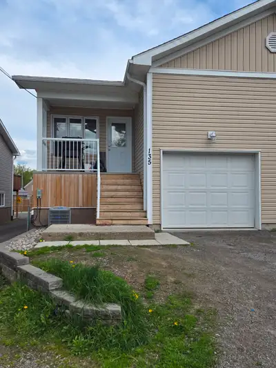 Prescott ON 3 bedroom 1 bathroom INCLUSIVE
