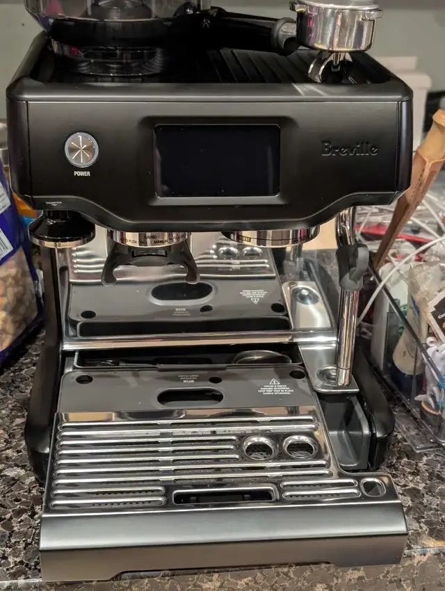 Almost new Breville Barista Touch Espresso machine black truffle in Coffee Makers in Mississauga / Peel Region - Image 7