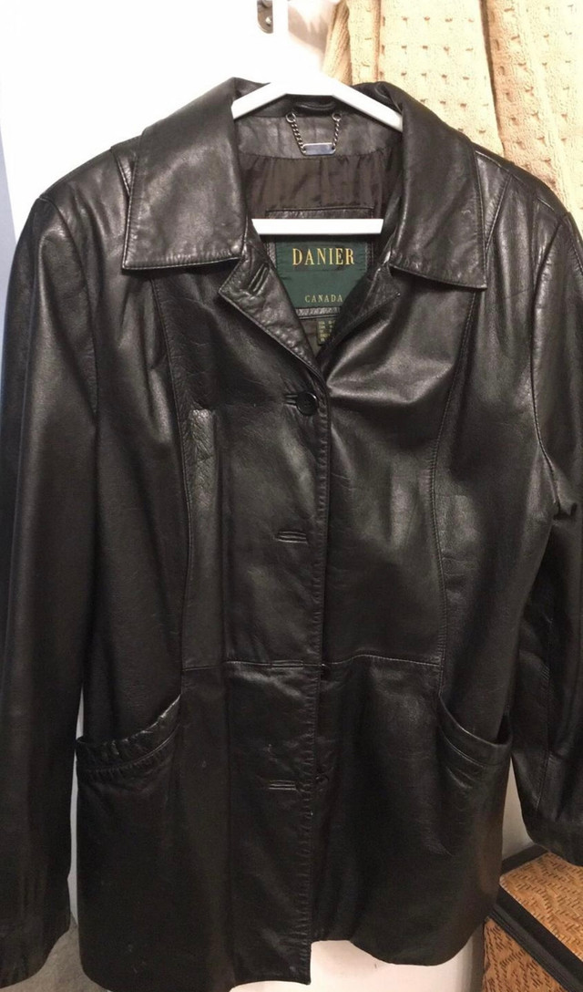 Women’s Danier Short Leather Jacket in Women's - Tops & Outerwear in Oshawa / Durham Region