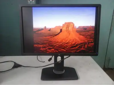 DELL P2213 Professional 22-Inch LED-Backlit LCD Monitor, View more