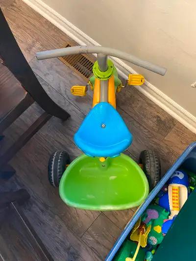 Selling this ride on kids bike great for little toddlers!! Perfect for the spring Asking 12 dollars...
