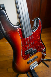 Fender Fletless "Tony Franklin" Artist Series Bass