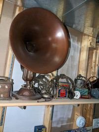 Antique radio horn and cone speakers