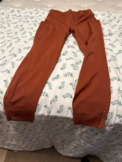 Like new to big for me size 10 asking 70.00