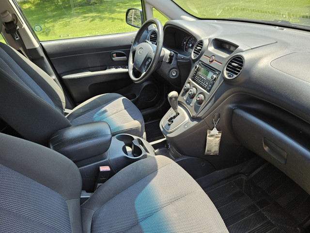 2009 Kia Rondo in Cars & Trucks in Kitchener / Waterloo - Image 2