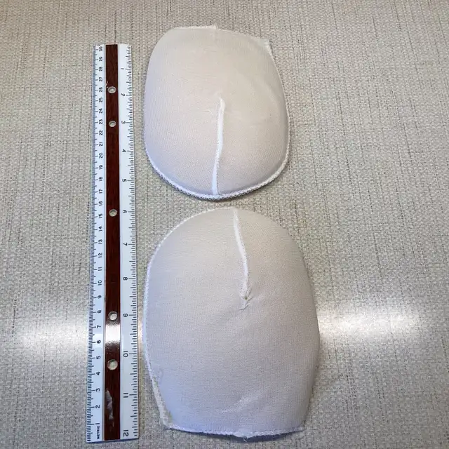 Assorted White 90s Dress Shoulder Pads in Hobbies & Crafts in Winnipeg - Image 2