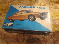 Vintage Jaguar 420 1/32 scale MP2 model kit toy never assembled