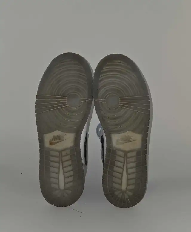 Air Jordan 1 Mid in Men's Shoes in City of Toronto - Image 6