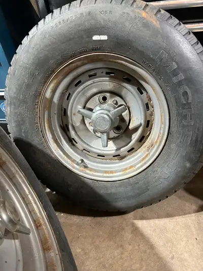 4 rims with 235/75/15 tires