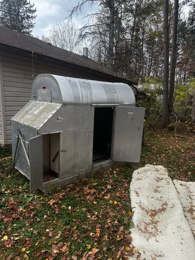 ice  hut/ shelter in Fishing, Camping & Outdoors in Muskoka - Image 2