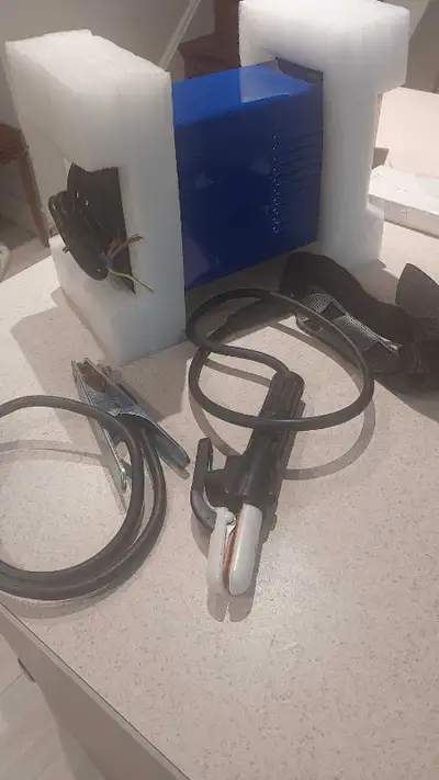 Welding machine New never used Give me good price and take it it comes with 55 pieces of lincoln sti...