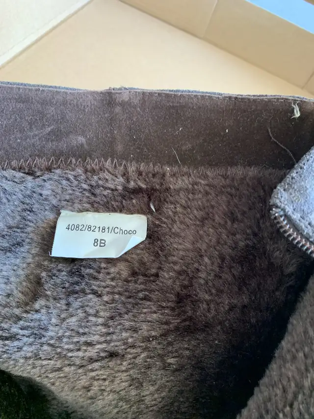 Suede boots  in Garage Sales in Mississauga / Peel Region - Image 3