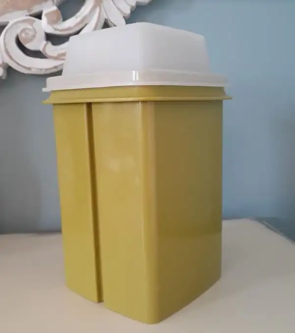Tupperware 3 Piece Pick-A-Deli Pickle Olive Keeper #1330 Avocado in Kitchen & Dining Wares in Markham / York Region - Image 5