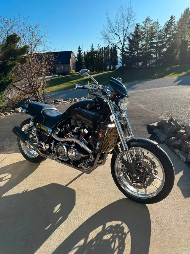 Chrome & Carbon Yamaha V-Max in Street, Cruisers & Choppers in Vernon - Image 3