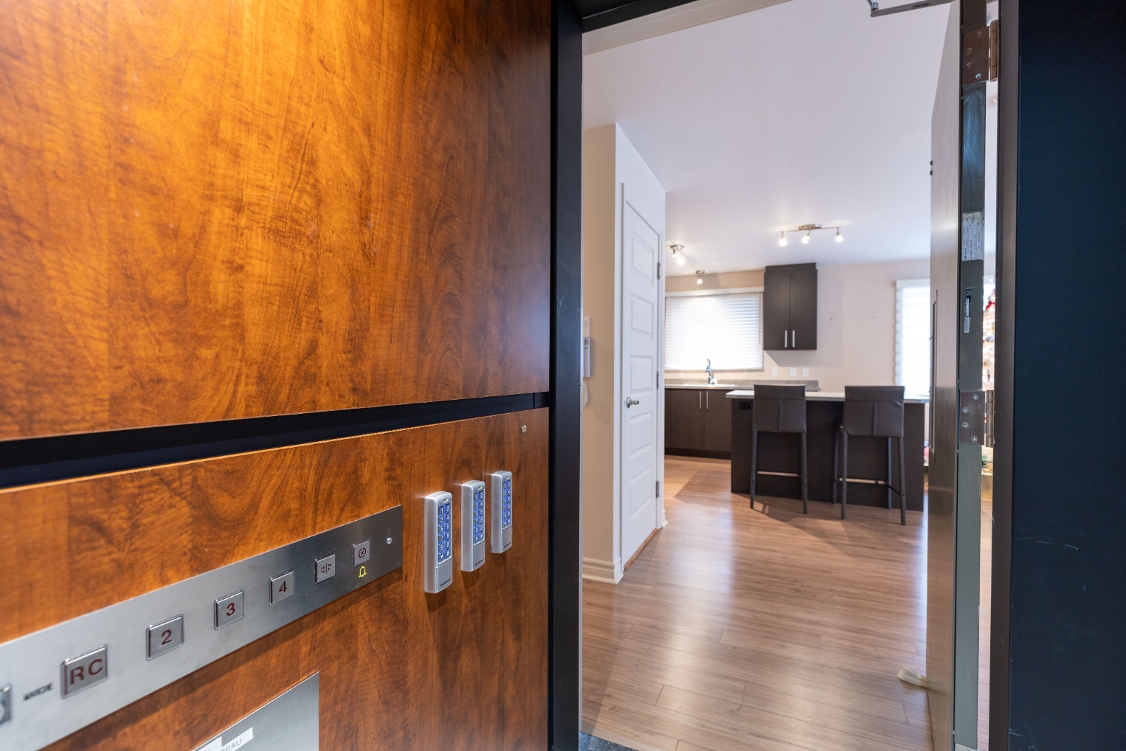 5 1/2 st-hubert, ascenseur privé — photo 1