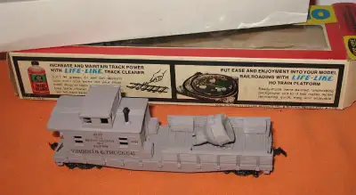 HO Model Railroad Items 110V Electric - Older Models - All as seen. ` Shown: HO Scale by Life Like T...