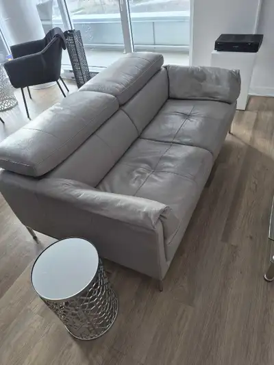 2 Causeuses en cuire Italien, View more