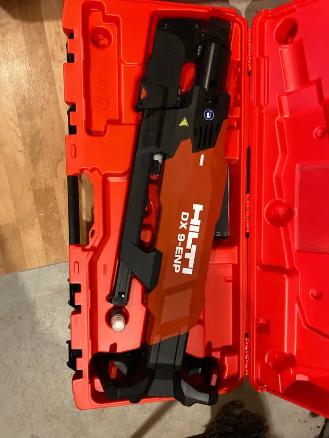 DX 9-ENP POWDER-ACTUATED DECKING TOOL in Tool Storage & Benches in Oakville / Halton Region - Image 2