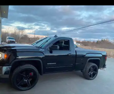 Set of 22" Dub rims on Brand new Ridge Crawler A/Ts 6.139.7 Came of 2017 GMC Sierra Rims in excellen...