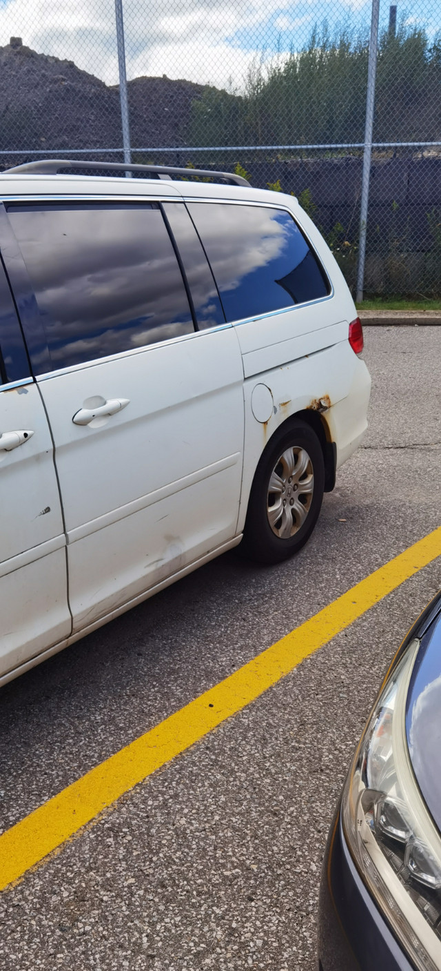 Used 2009 Honda Odyssey. Runs, selling as is. in Cars & Trucks in City of Toronto - Image 3