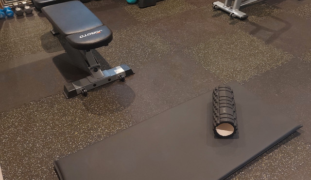 Interlocking Rubber Tile Gym Floor in Exercise Equipment in Markham / York Region - Image 2
