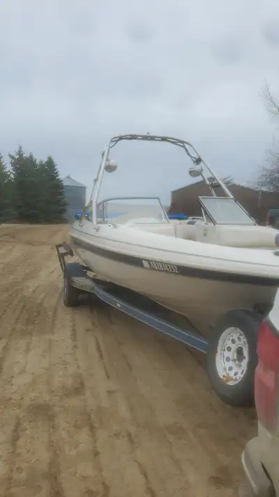 Selling my 1997 Glastron SE 185. Has the special edition 5.8L volvo penta engine. Engine amd leg oil...