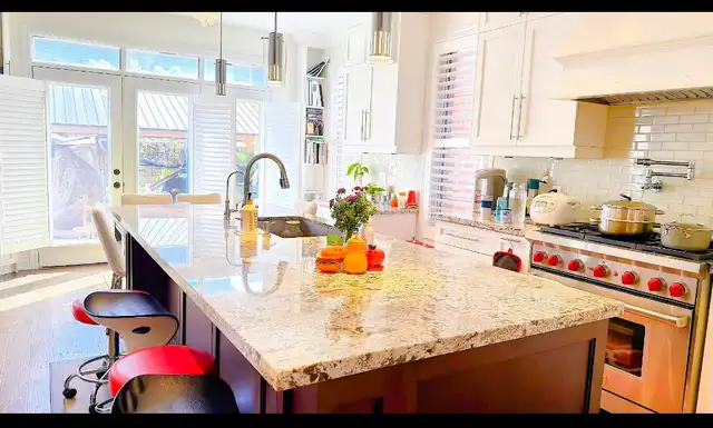 Aurora - 2 Bedroom Private Upstairs Unit, Fully Furnished