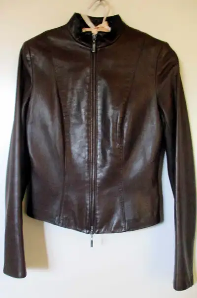 NJK22 Woman’s Danier Leather Brown Short Jacket size SPT174, View more
