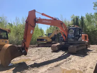 2018 HITACHI ZX210-6 WITH ONLY 3998 HOURS ALSO AS A HYDRAULIC QUICK ATTACH UNDERCARRIAGE AROUND 70 P...