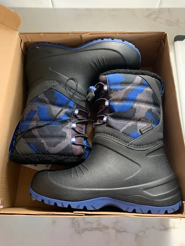 Winter boots for boys size 2 in Kids & Youth in Edmonton - Image 3