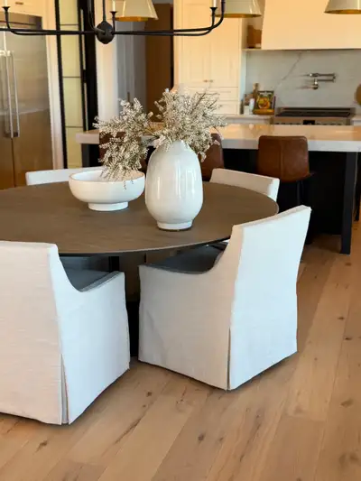 Photos make the set look much smaller than it is. IYKYK. *****Located in Belle River, ON***** 72" di...