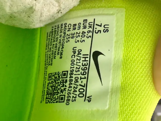 Nike GT Cut 1 EYBL Volt/Bright Crimson in Men's Shoes in City of Toronto - Image 4