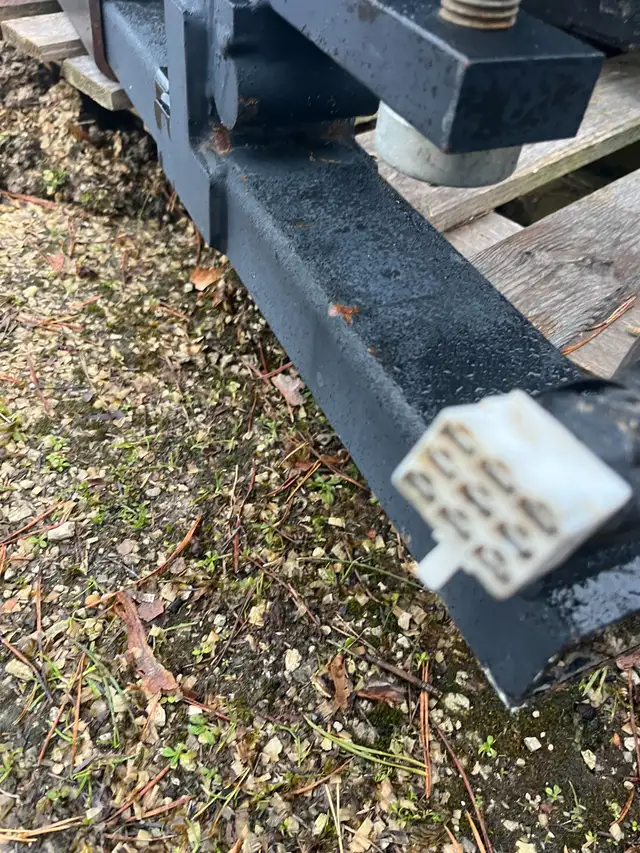 Front mount gas snow blower in Other Parts & Accessories in Owen Sound - Image 3