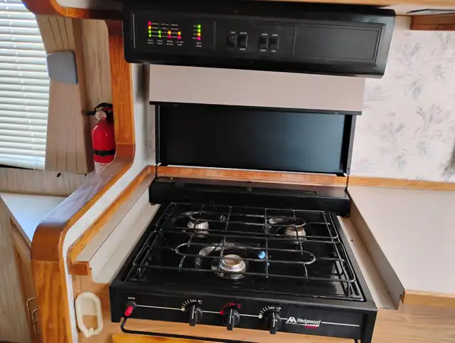 1995 Thor Residency Class A Gas 35’ Motorhome in RVs & Motorhomes in Charlottetown - Image 8