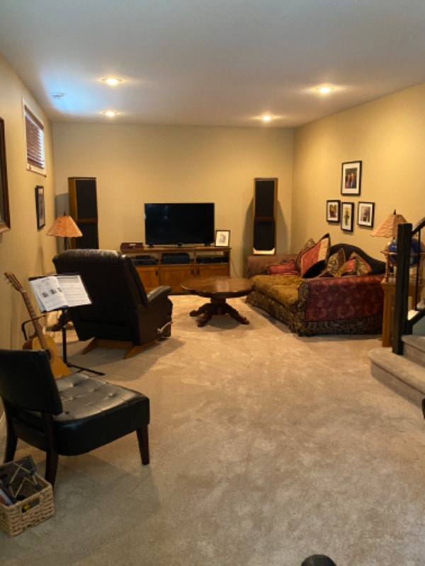 Beautiful Basement Suite Walking distance to Polytechnic Room Rentals