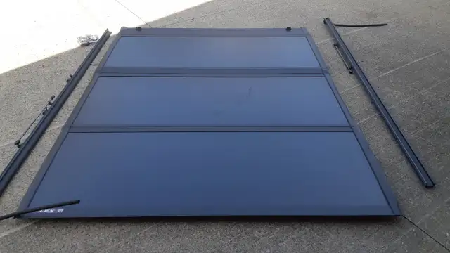 Hard Tonneau Cover in Other Parts & Accessories in Sault Ste. Marie - Image 2