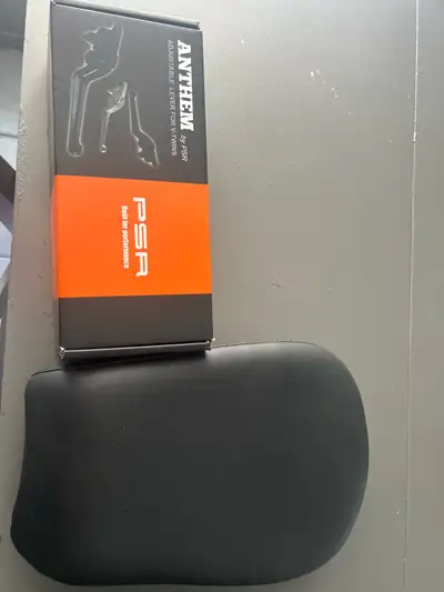 Siège arrière de moto 75$ Rack pour ailes arrière 50$ 11 1/2 de centre à centre. Crash bar 100$ Doit...